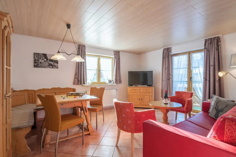 3 Bedrooms Comfort room with mountain view