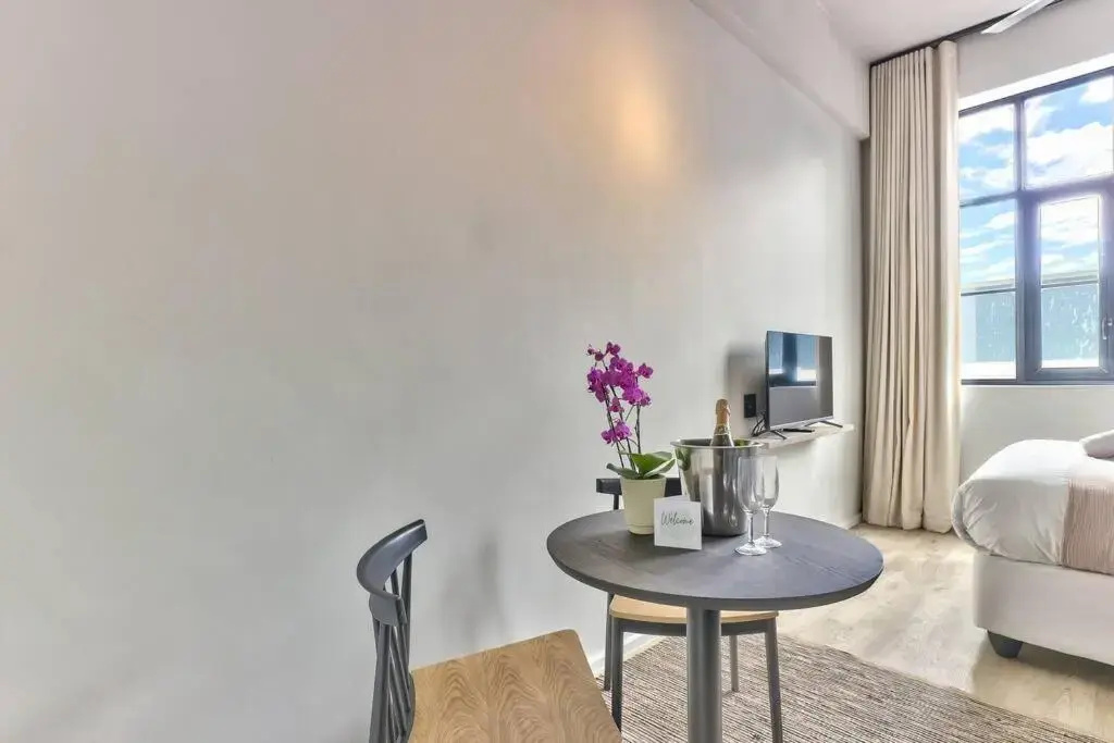 Trendy Urban Apartment in East City - Central CBD
