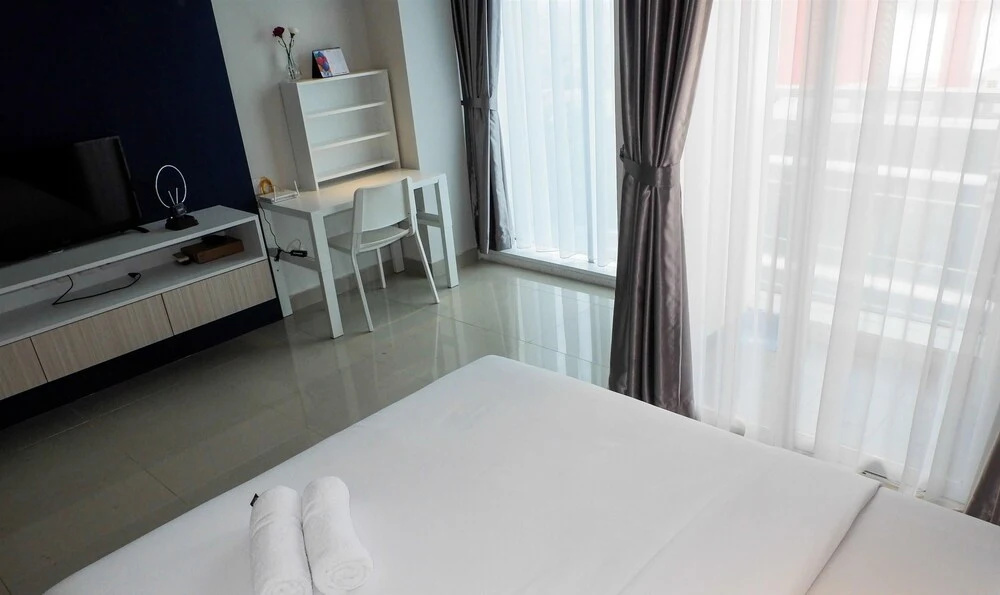 Studio Modern Tamansari The Hive Cawang by Travelio