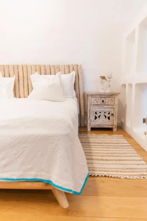 Deluxe Double room with balcony (full double bed)
