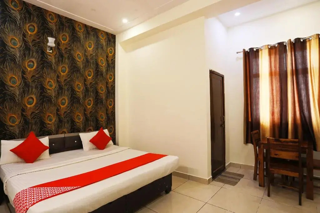Hotel Grapes by OYO Rooms