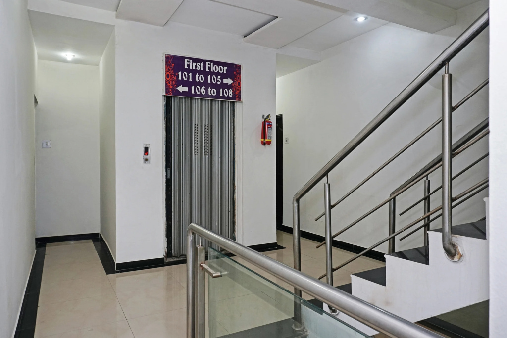 Lobby & Reception