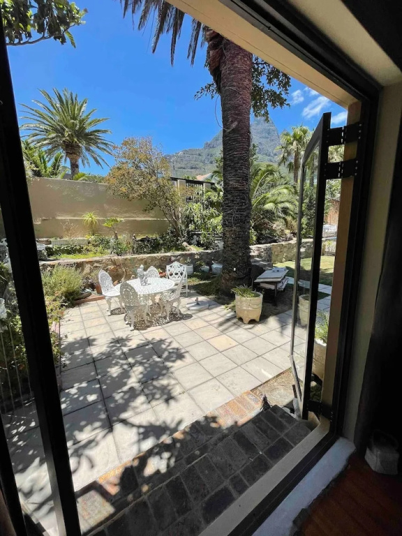 Room-living In Mountain Views Camps Bay