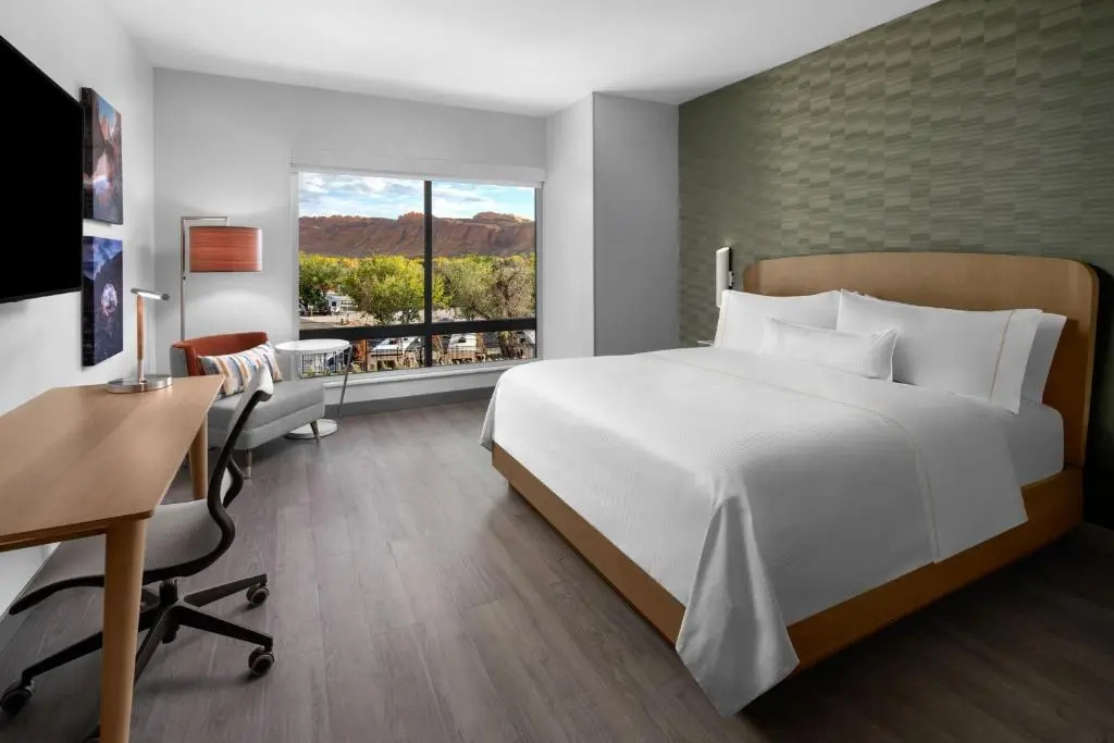 Standard room with mountain view