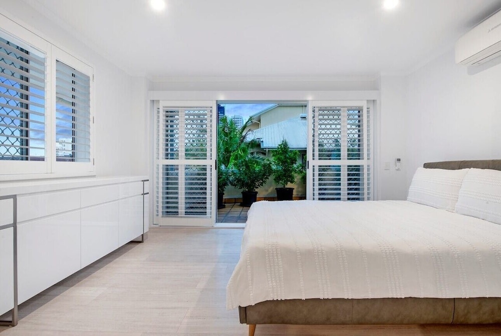 Coastal Luxe - Diamond Beach 168 in Gold Coast