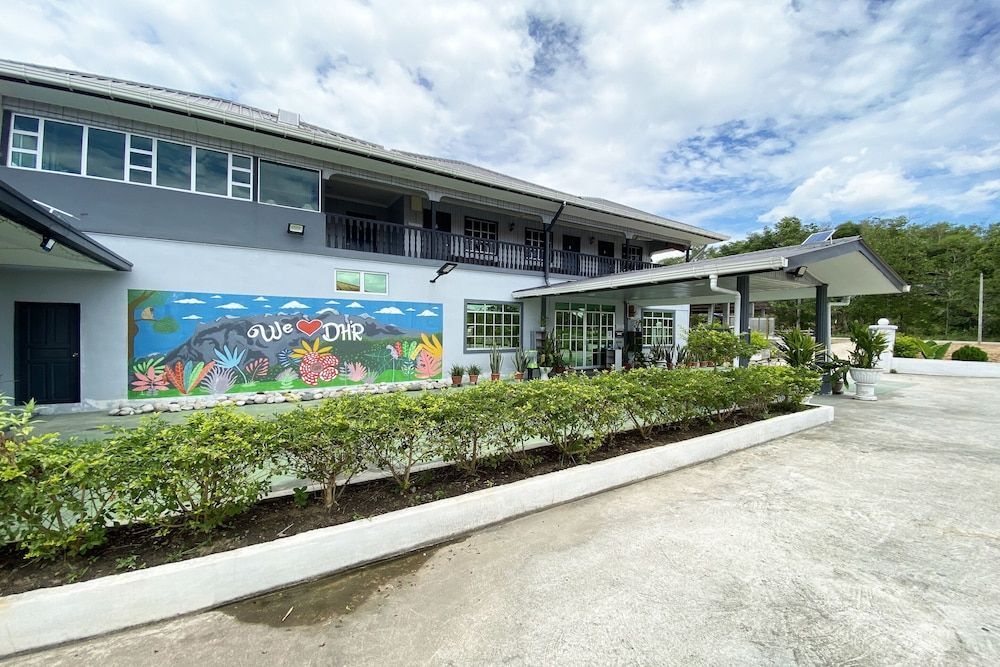 Oyo 90230 Dh Residence