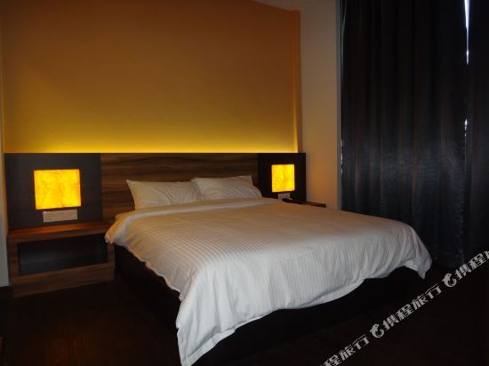 Waterfront Boutique Hotel