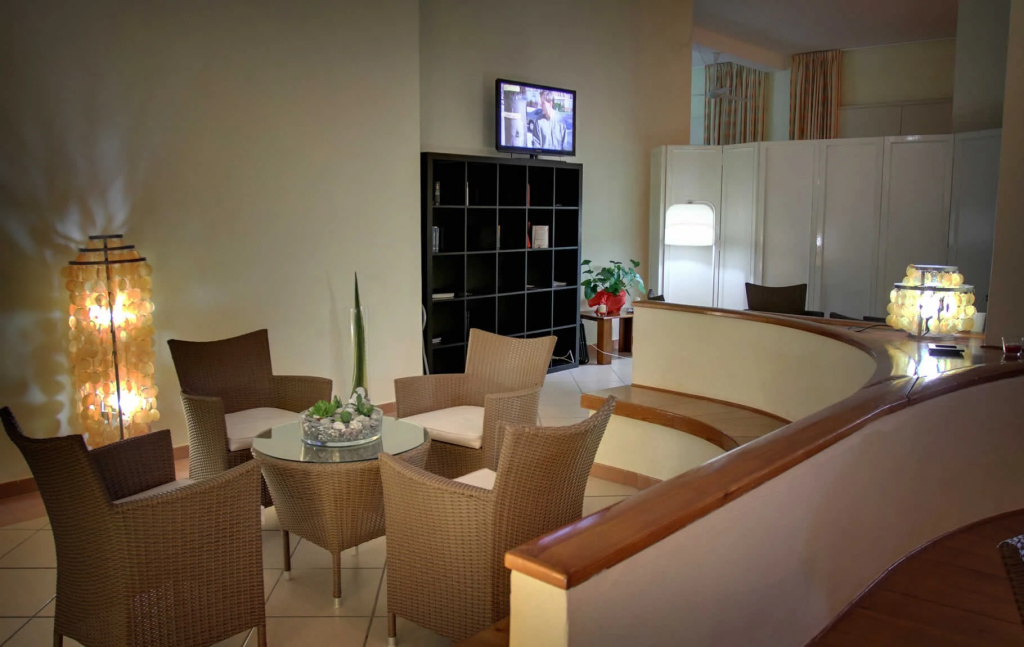 Lobby & Reception