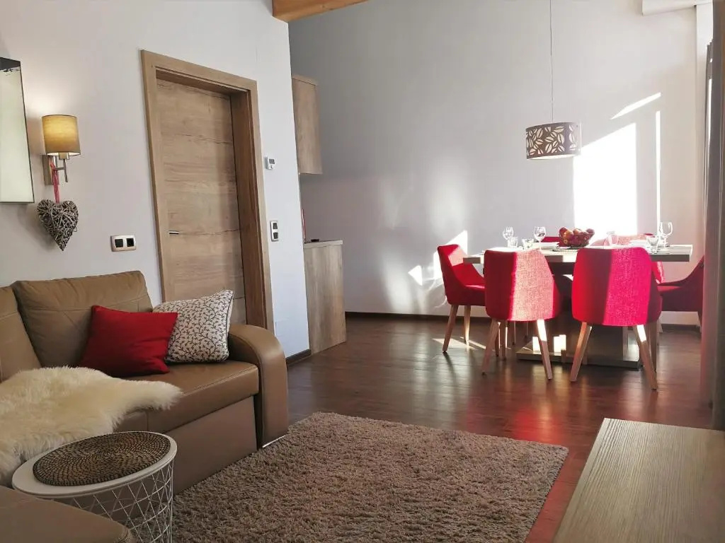 2 Bedrooms Apartment