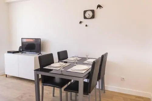 LovelyStay - Light & Comfy Flat