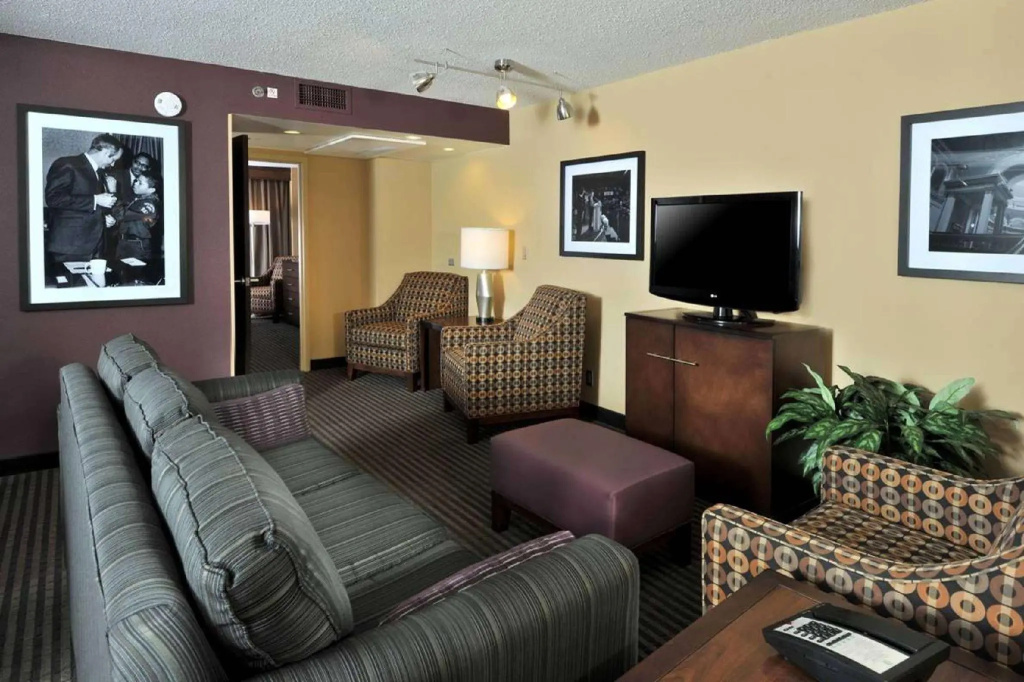 Embassy Suites Hotel Des Moines Downtown - Chambres