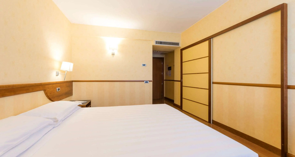 Classic Double room (full double bed)