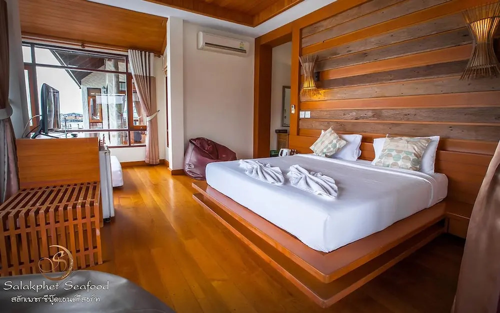 Вилла с балконом и с видом на море в Salakphet Resort