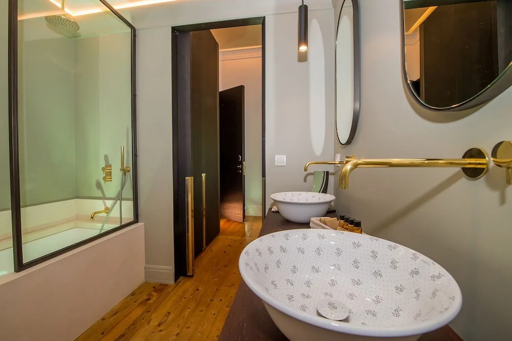 Standard Double room with city view (full double bed)