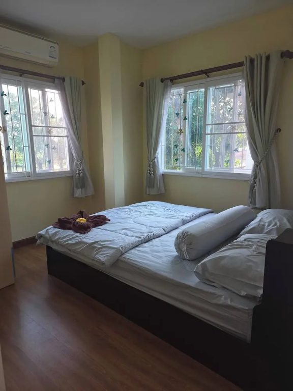 Charming 3-bedroom House With Pool Near Lat Krabang Airport — фото