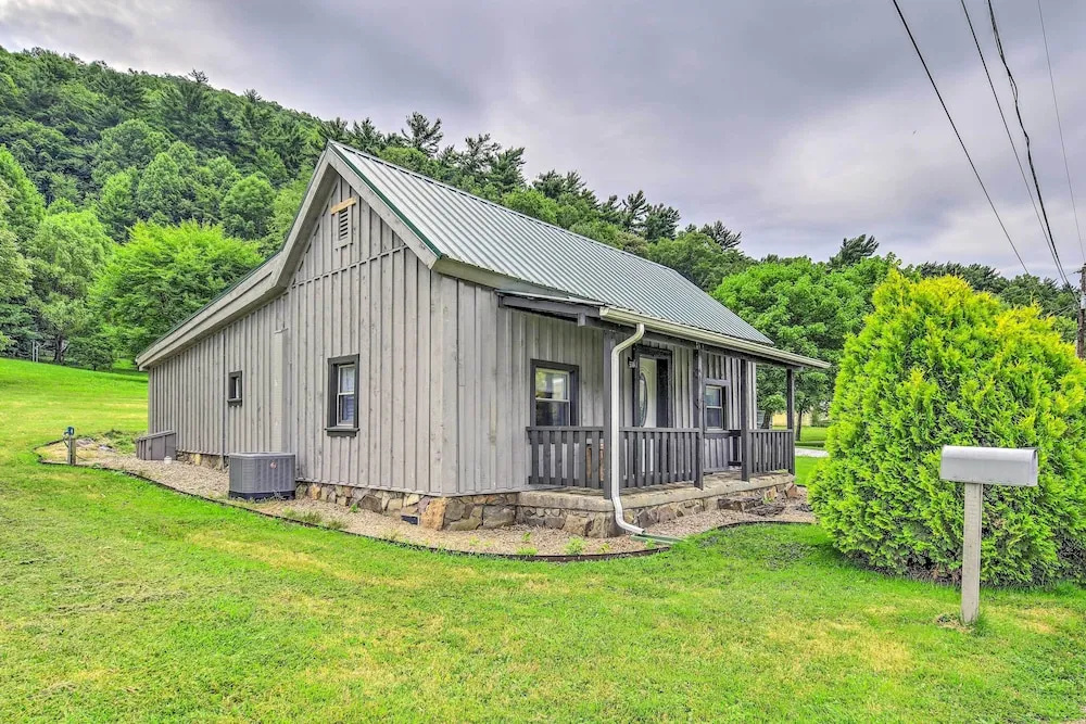 Damascus Cottage w/ Fire Pit - 1 Mi to Trails