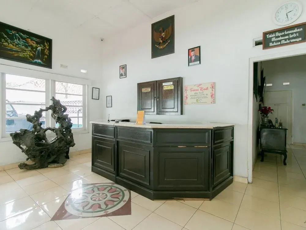 Lobby & Reception