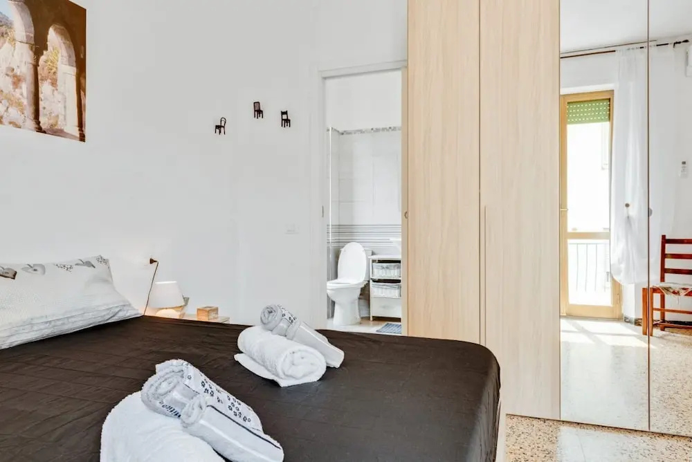 Railway Station Huge & Luminous Apartment x8
