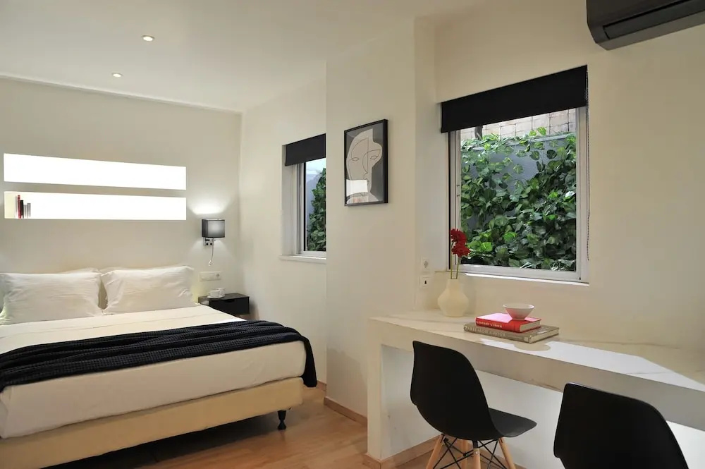 Economy room