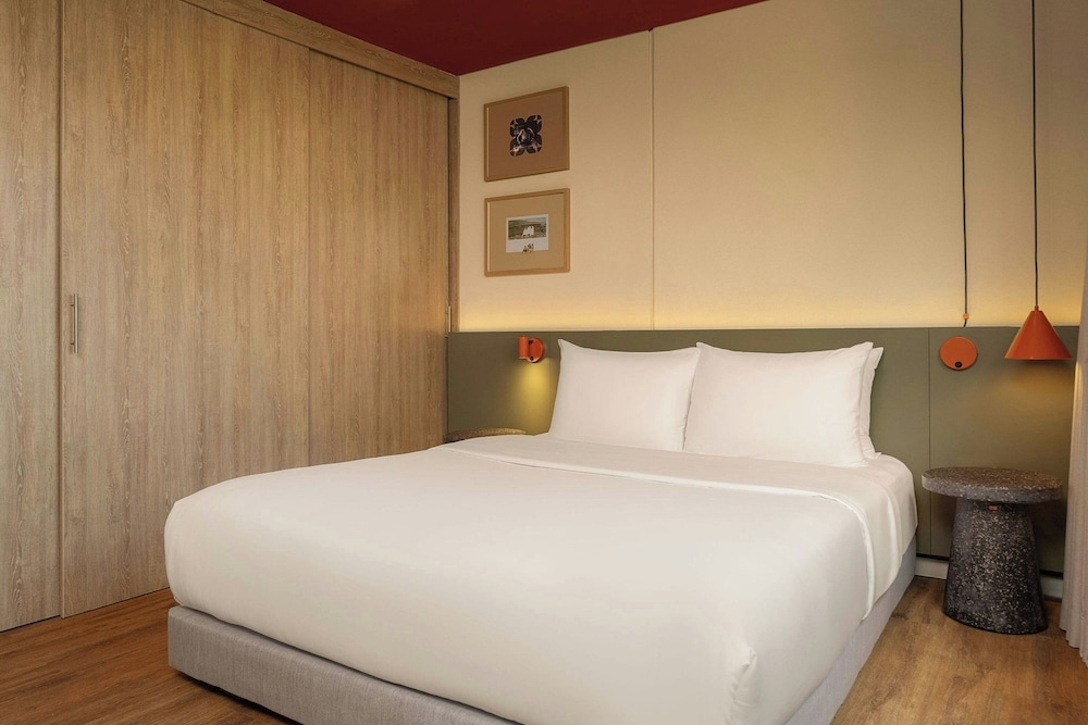 Standard Double room with city view (full double bed)