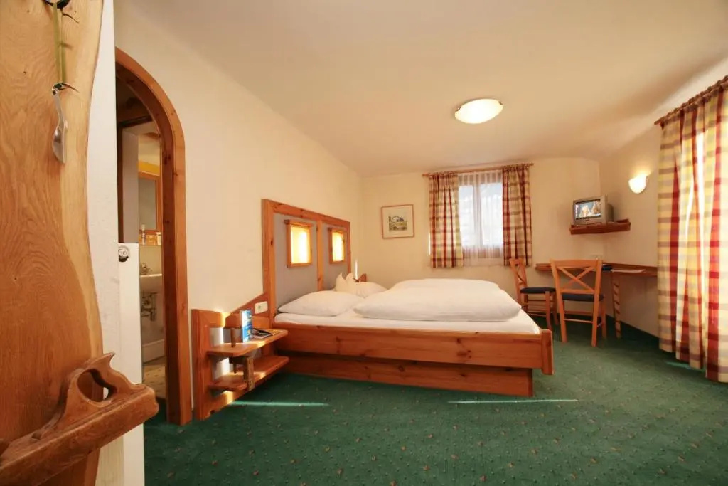 Standard Double room with balcony (full double bed)
