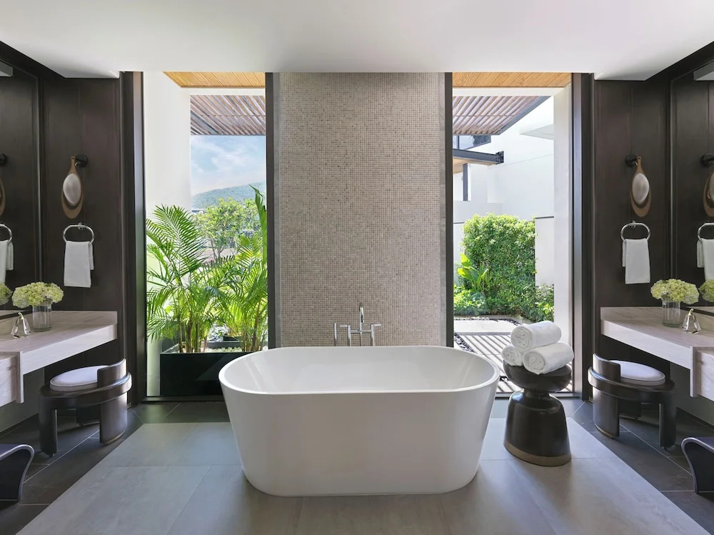 Вилла с бассейном c 1 комнатой oceanfront в Villa Le Corail, A Gran Melia Hotel