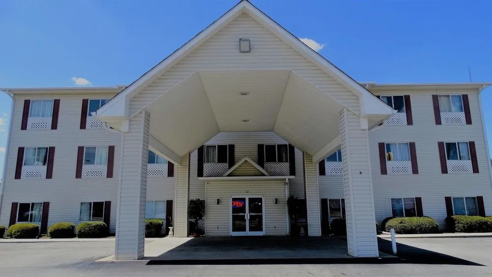 Oak Tree Inn & Suites