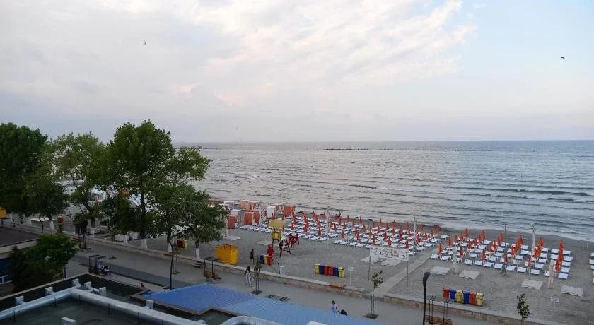 Beach & Waterfront