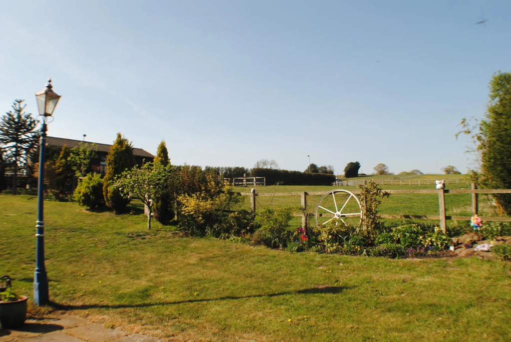 LIONHEART LUXURY LODGE sleeps 10 near Sherwood Forest at Fairview Farm Nottingham set in 88 acres
