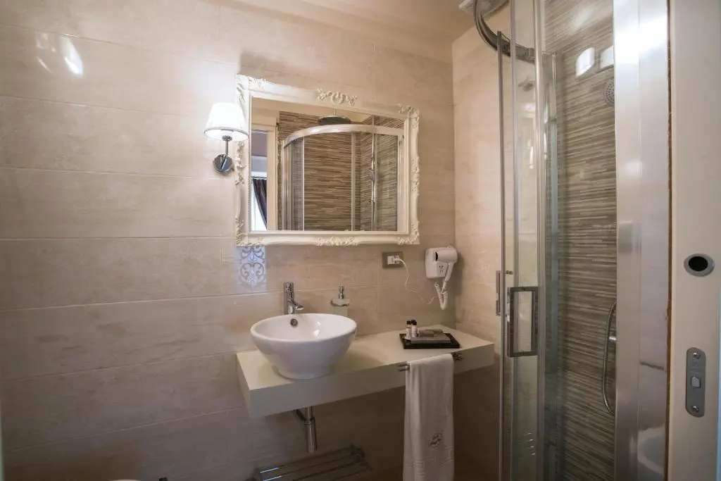 Standard Double room with balcony (full double bed)