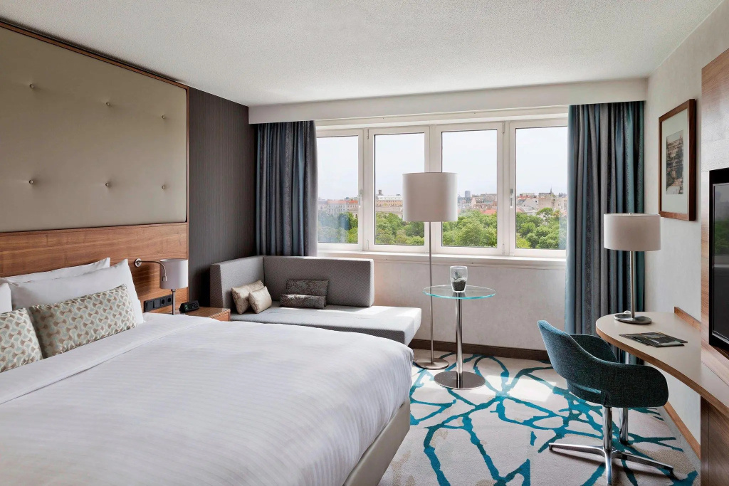Superior Double room with park view (full double bed)