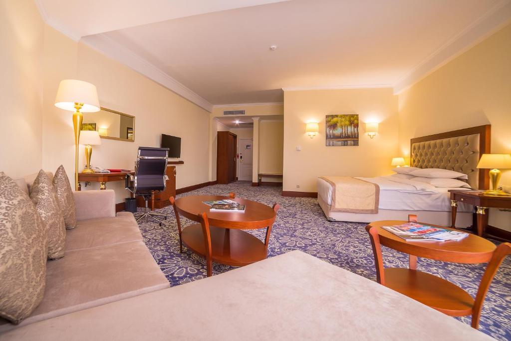 Двухместный номер Superior двуспальная кровать в Ramada by Wyndham Almaty