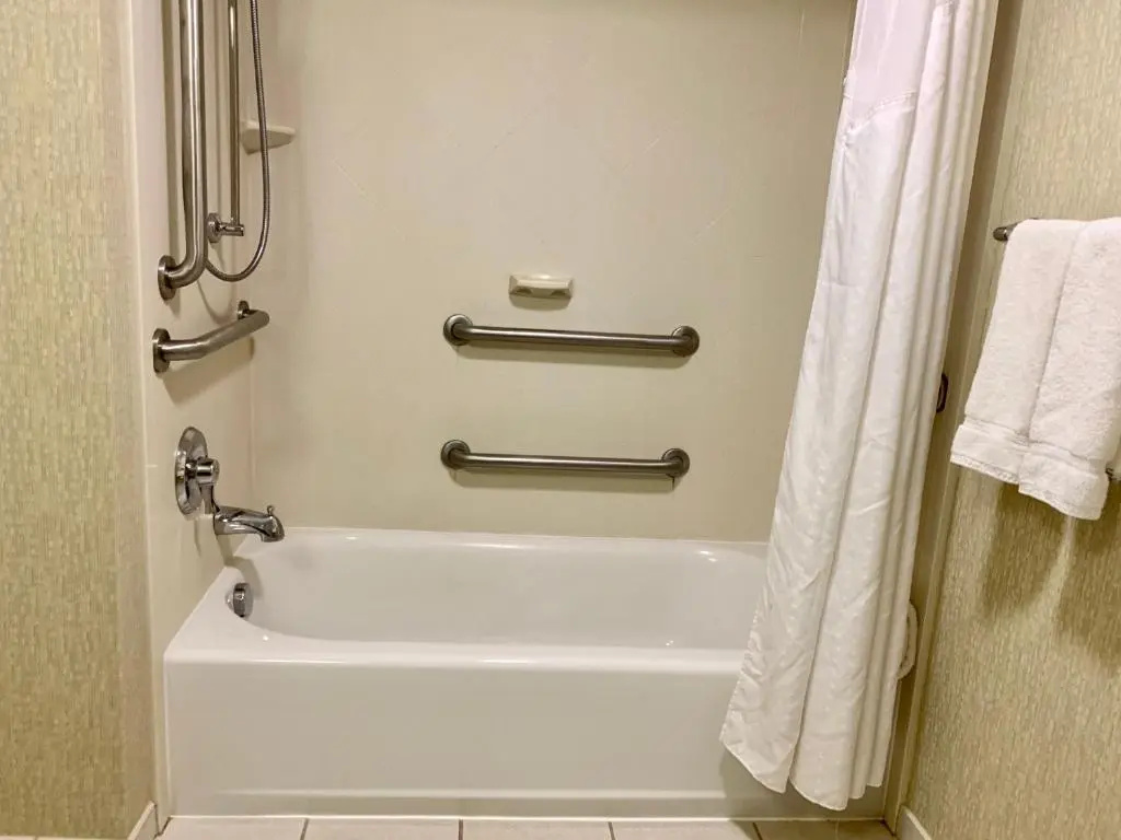 Holiday Inn & Suites Virginia Beach North Beach by IHG - Chambres