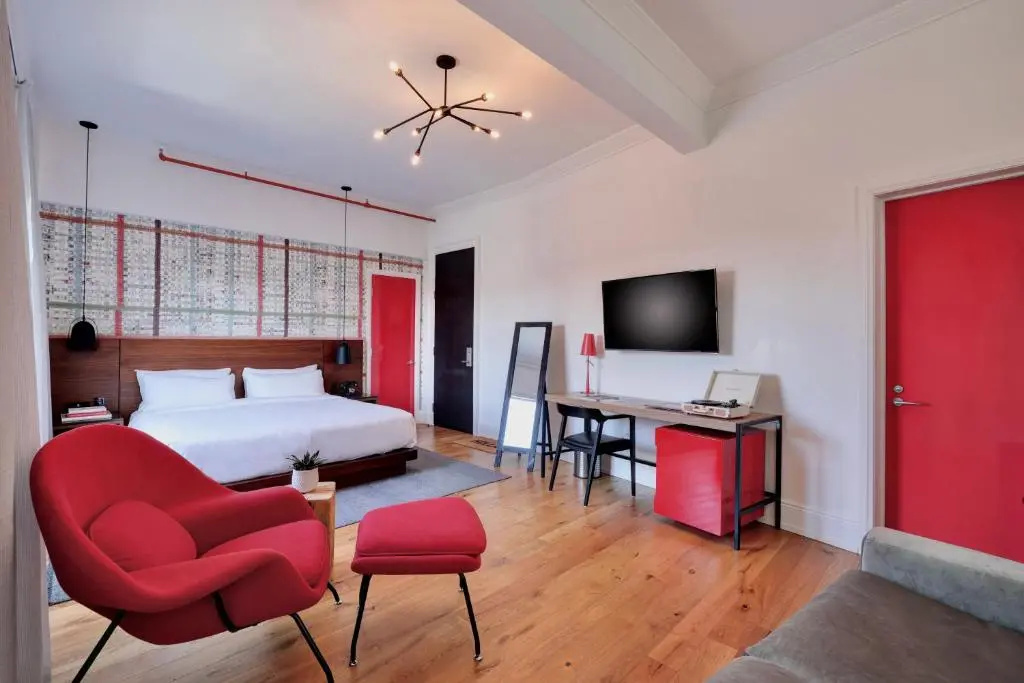 Deluxe Double room (full double bed)