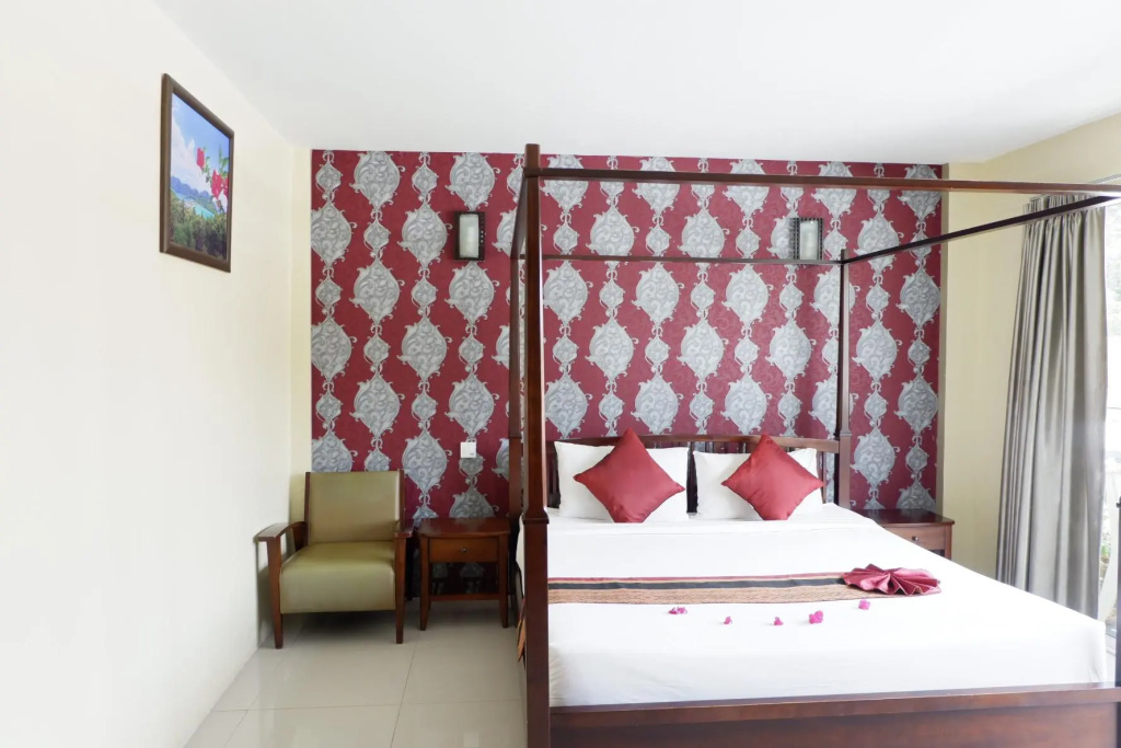 Deluxe Double room (full double bed)