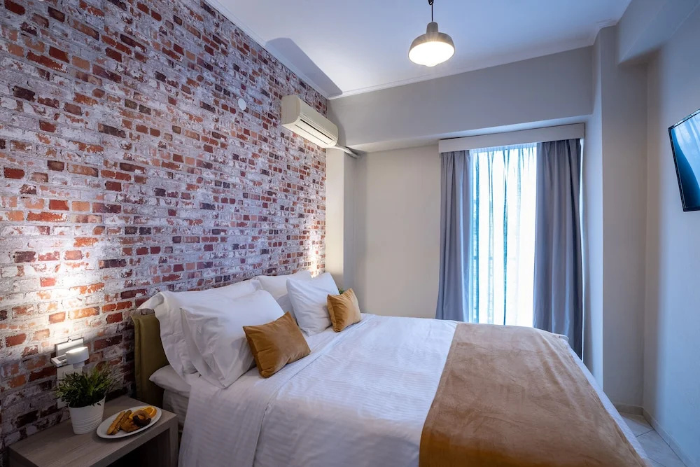 Standard Double room with balcony (full double bed)