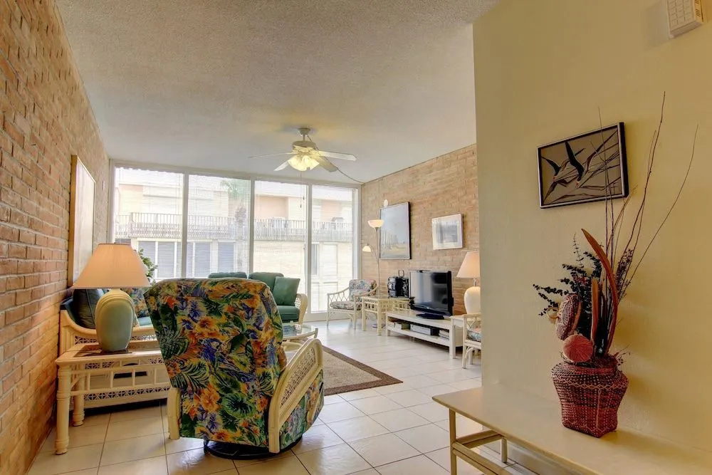 Channelview 204 — 3