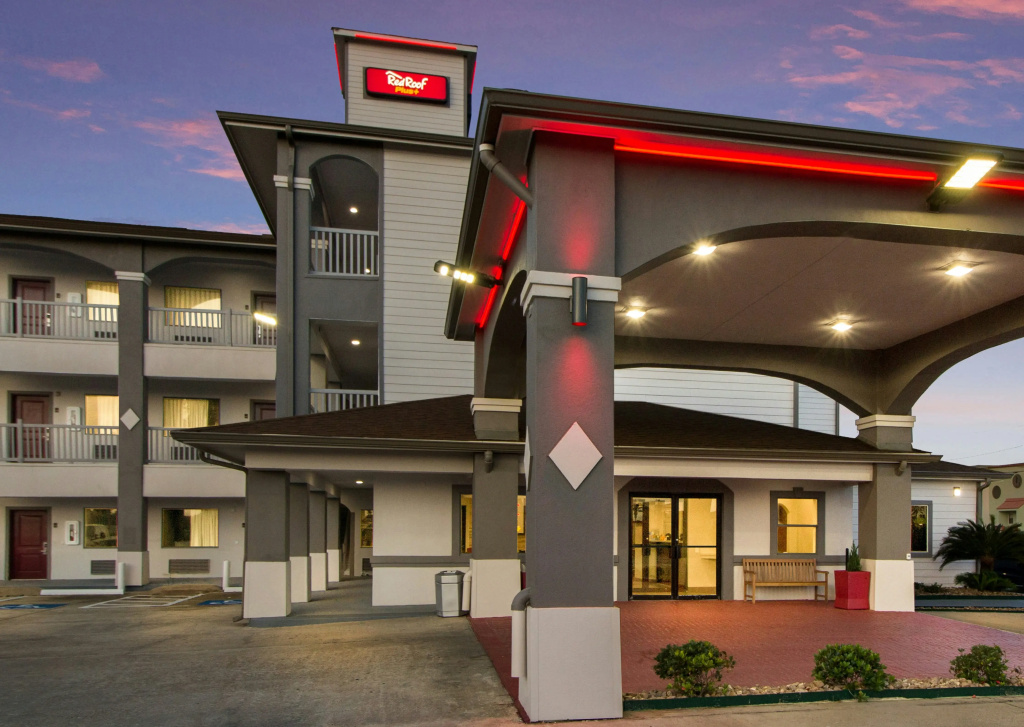 Red Roof Inn PLUS+ Galveston - Beachfront