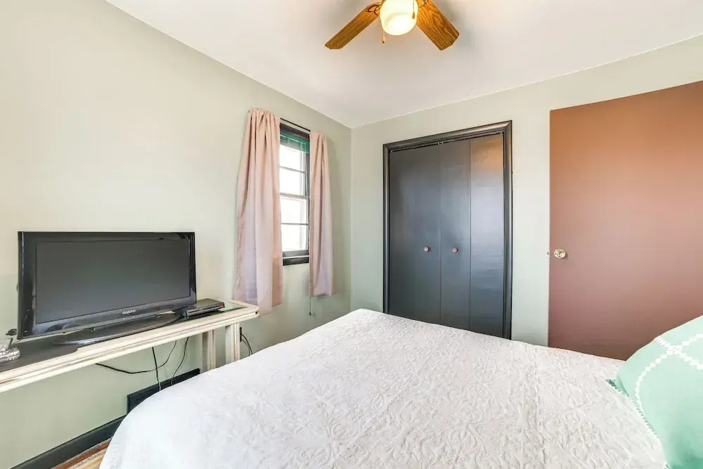 Walk to Beach: Lake-view Home in Alpena! — фото 4