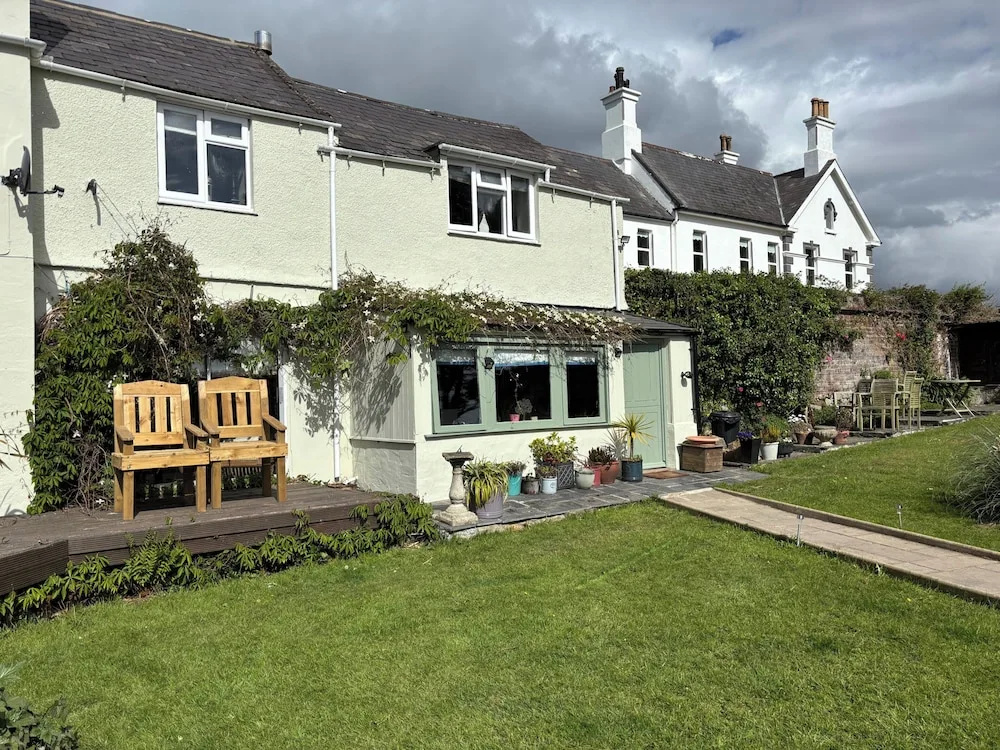 Cottage Sleeps 4 With Wifi
