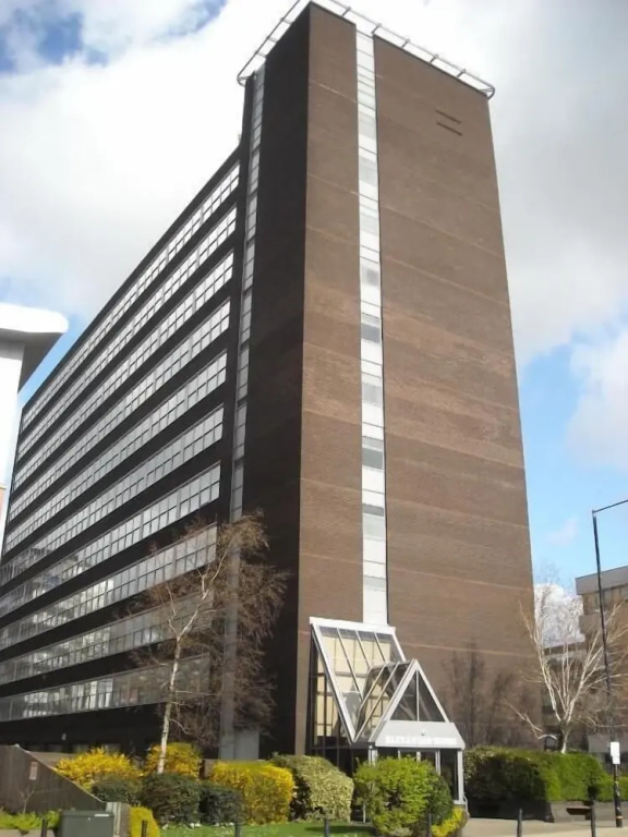 1 Bed Apartment near Old Trafford with Free car park