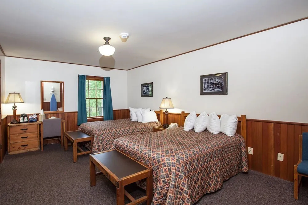 Lake McDonald Lodge by null