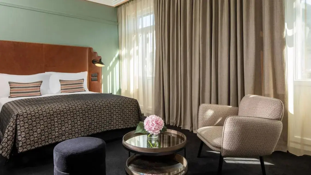 Privilege Double room with balcony (full double bed)