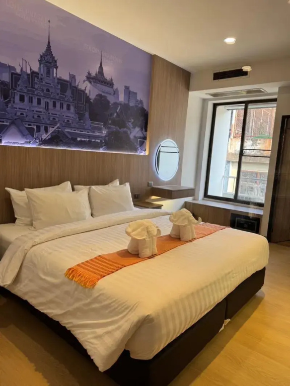 Deluxe Double room (full double bed)