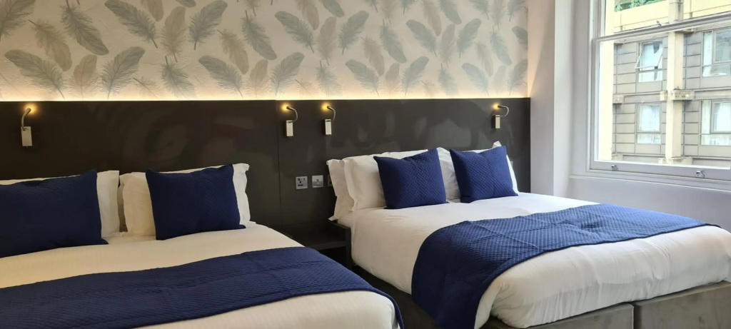 Commodore Hotel — фото