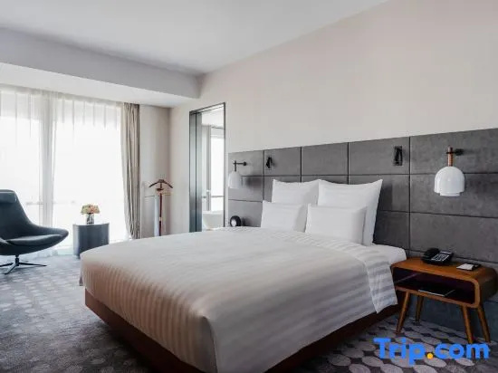 Business Double room with sunset view (full double bed)