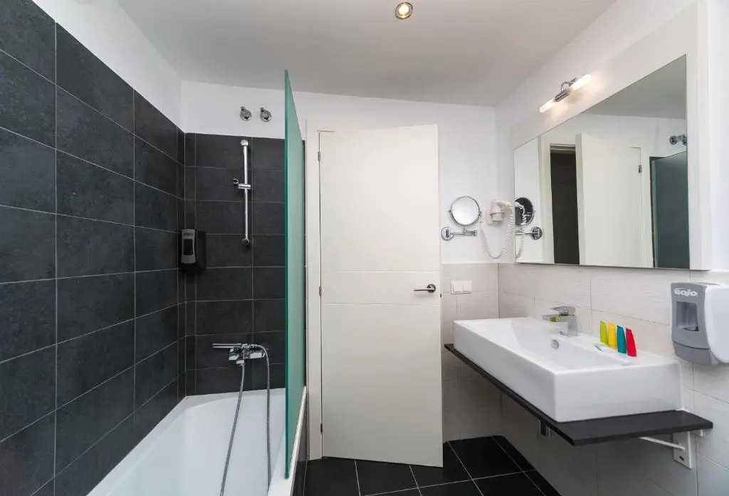 1 Bedroom Apartment with sea view