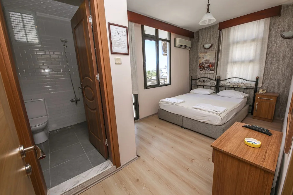 Standard Double room with balcony (full double bed)