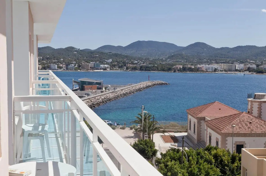 Balcony & Terrace