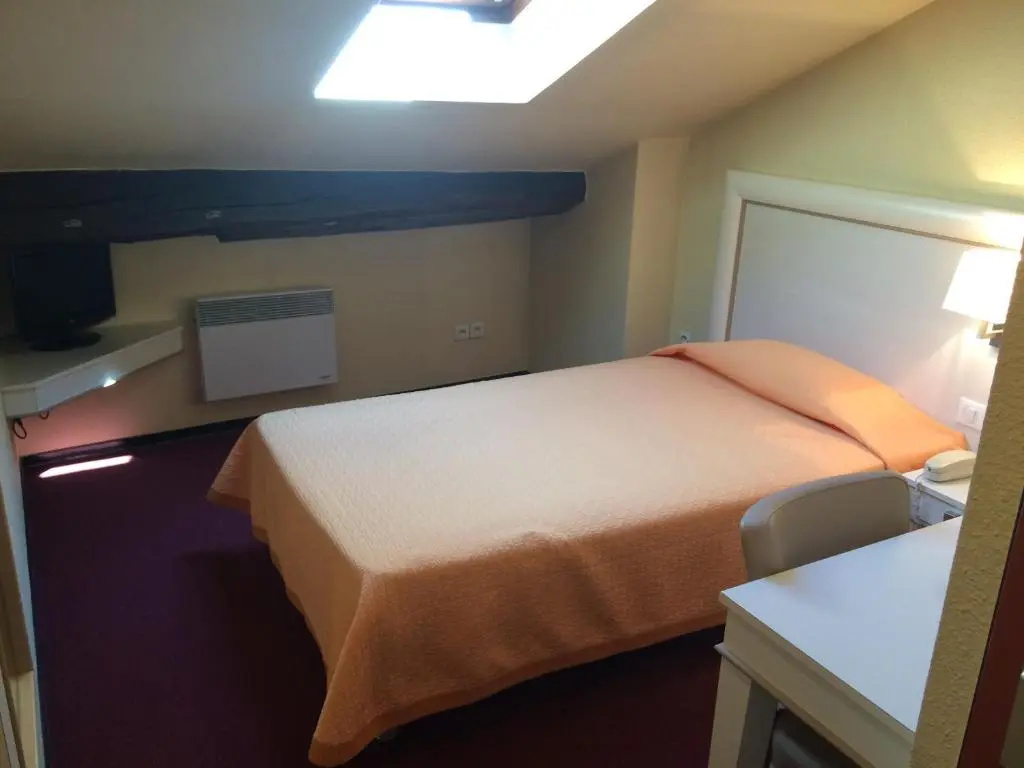 Economy room